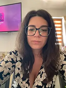 NadiraNoor webcam