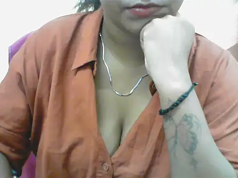 LovingPihu webcam