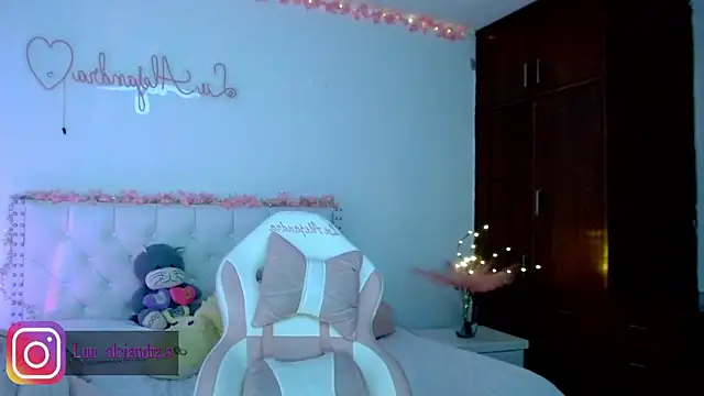 alee_lenoxx webcam