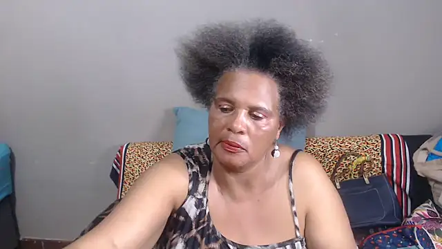 GrandBustyMelon webcam
