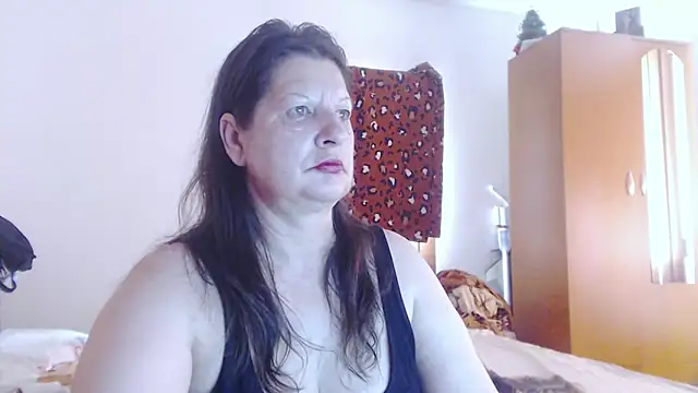 ExtasyMature live cam on StripChat