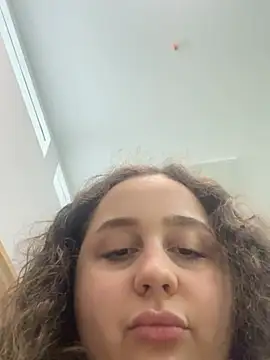 CurlyMaddie webcam
