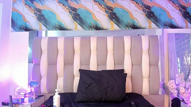 IsaDiiaz live cam on StripChat