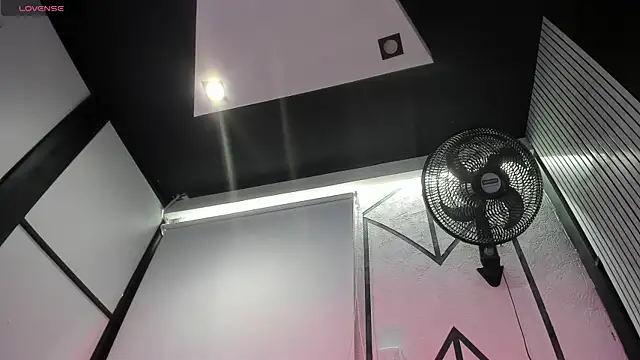 MadyGomez webcam