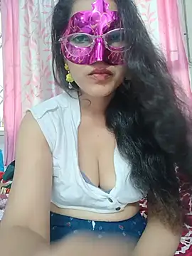 thanusi_2 live cam on StripChat
