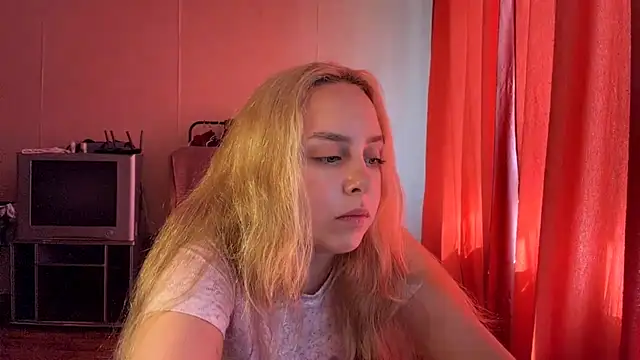 ZoraDearmon webcam