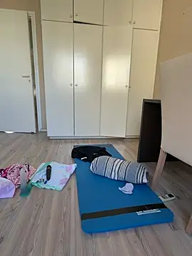 ElenaRebelle live cam on StripChat