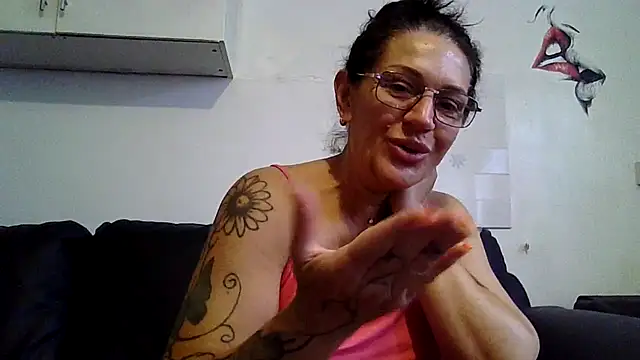 RubyyRosee live cam on StripChat