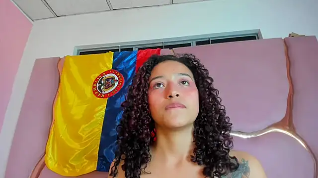 antonelablaze - AntonelaBlaze's free webcam - UK Sex Cams