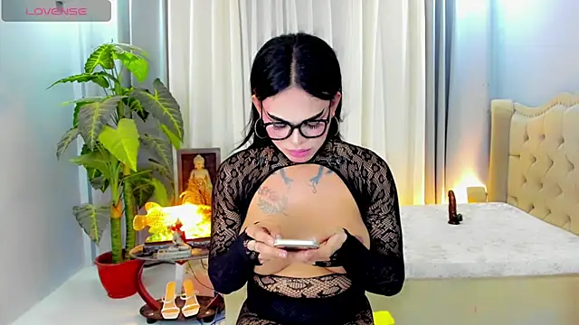 MochaliciousTransOnTop webcam