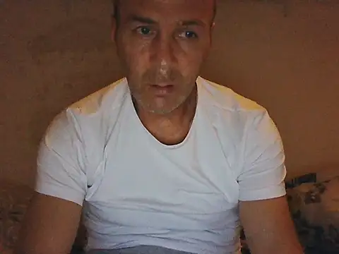 Iulian81 live cam on StripChat