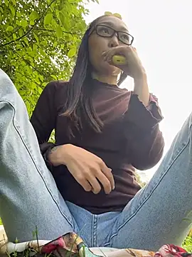 trytomakememoam webcam