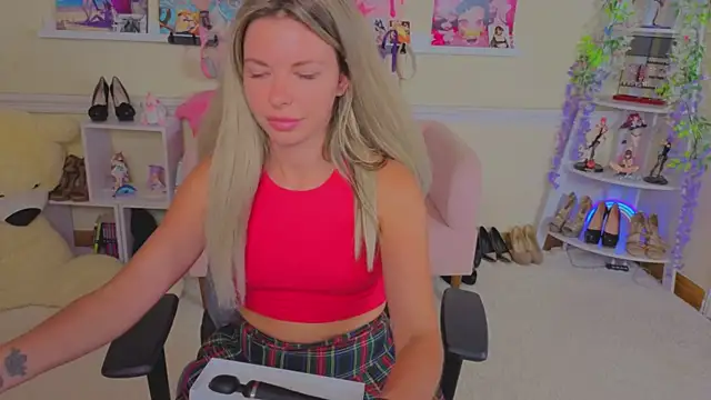 Real_Tini live cam