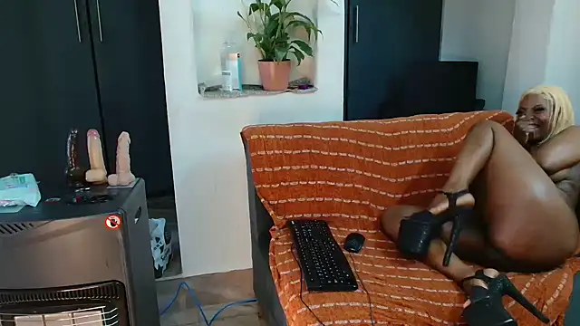 SweetHotLips102 webcam
