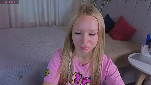 Milana_r0se webcam