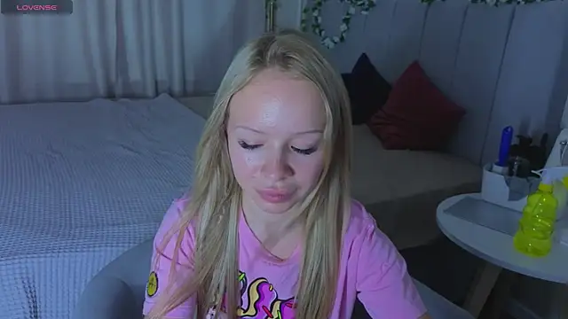 Milana_r0se webcam