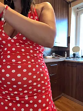Hotmomcheckk_ live webcam show