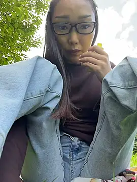 trytomakememoam webcam