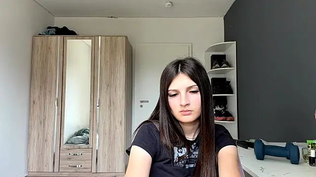 SpanishRooter live cam on StripChat