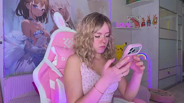 CheekySashaCharm webcam