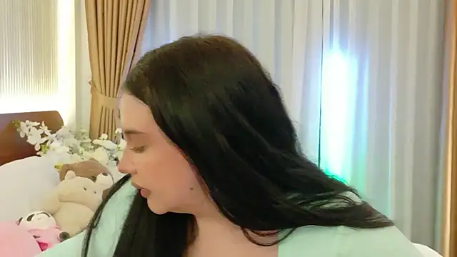 UR_MADDY_ONLINE webcam