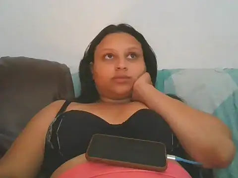 julia_moreira live cam on StripChat