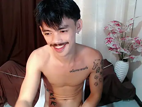 urhunky_boy live webcam show