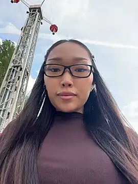 trytomakememoam live cam on StripChat