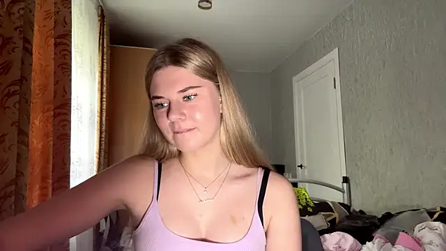 HoneysPiee webcam