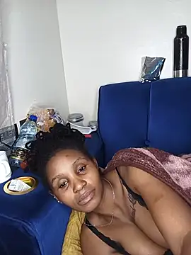 Suckmysweetboobs webcam