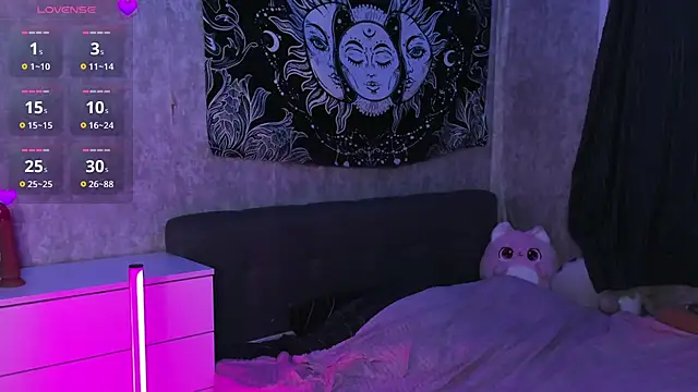 Mika_Moony webcam