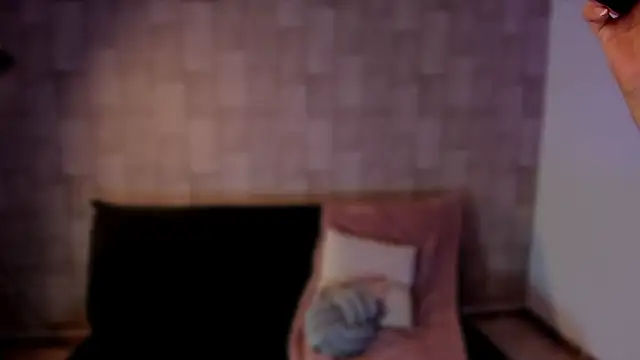 sara_doll77 webcam