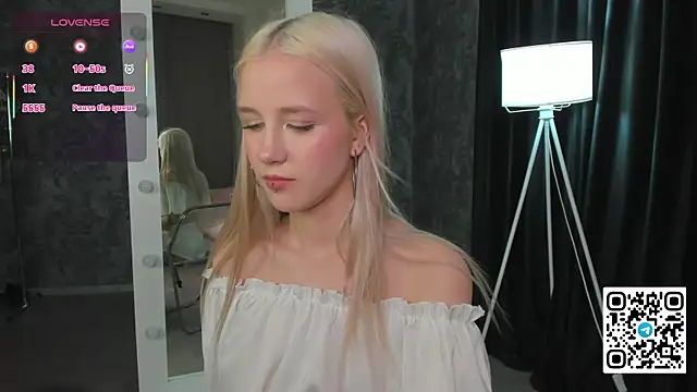 Anellyball live cam on StripChat