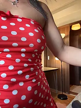 Hotmomcheckk_ live webcam show