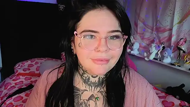BigBootyHolly webcam