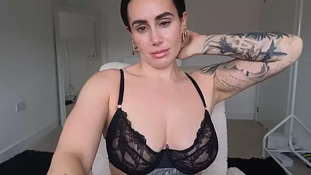LibbyLoveHeartx live webcam show