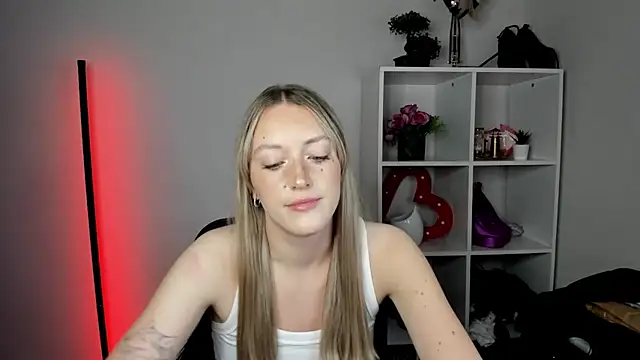 evelynblond - EvelynBlond's free webcam - UK Sex Cams