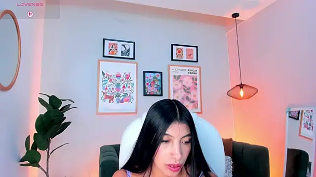 Tiffany_Low webcam