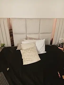 MadameEbony webcam