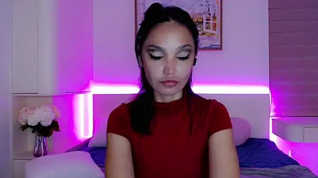 Ohmy_Linda live cam on StripChat