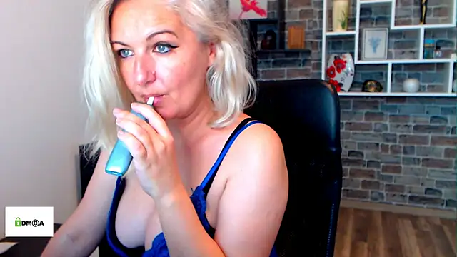 angel_devil_milf live sex cam
