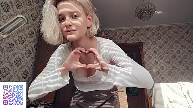 Smartemilia live webcam show
