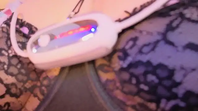 zoe_moon__ webcam