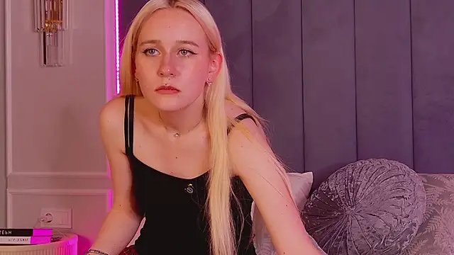 EmmaLaurentis live cam on StripChat