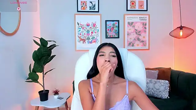 Tiffany_Low webcam