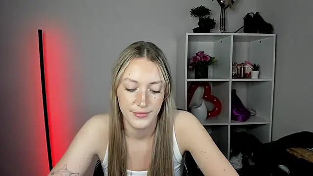 EvelynBlond webcam
