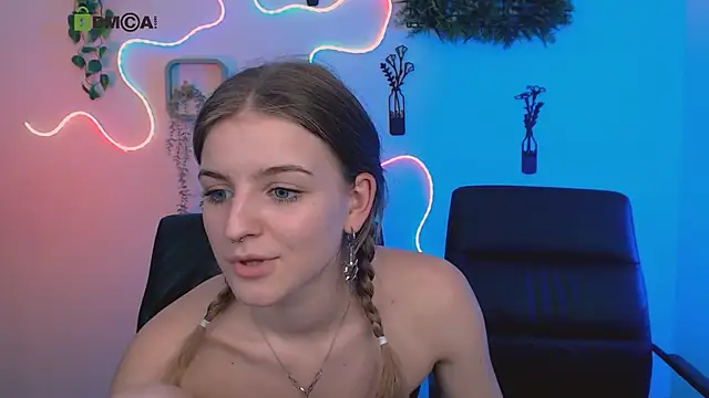 lisa_dark_ webcam