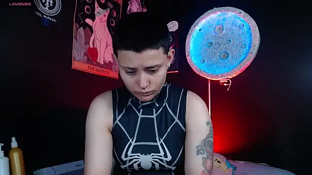 girl_intense444 webcam