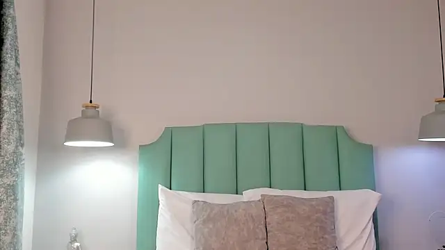 Watch nela_moretti live on EroticFlix - High definition streams