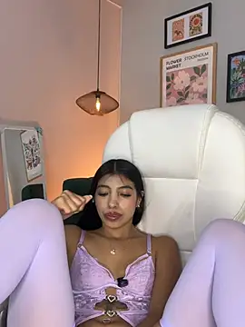 Tiffany_Low webcam
